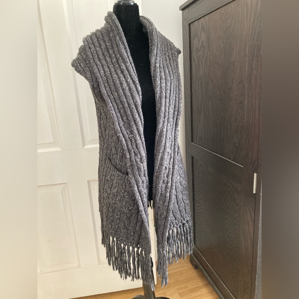 Cabi 163 Grey Crochet Knit Fringe Sweater Vest Duster Sz XS